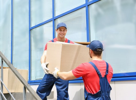 Croydon movers preparing a transparent quote for a small flat move